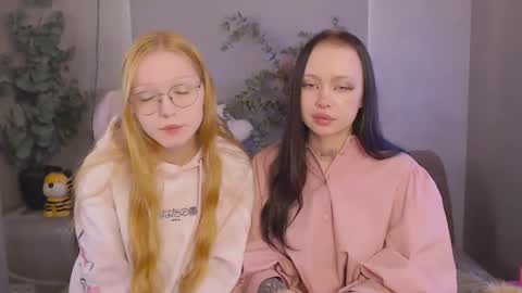friend_zone_ online show from April 10, 10:20 am