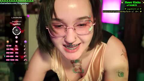   Jaywise Frogfoot  online show from March 17, 7:41 pm