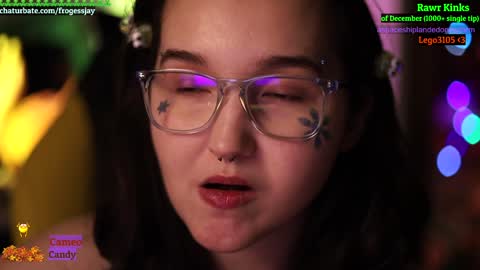   Jaywise Frogfoot  online show from December 3, 10:45 pm