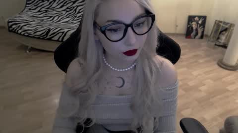 Lilith online show from October 12, 4:10 pm