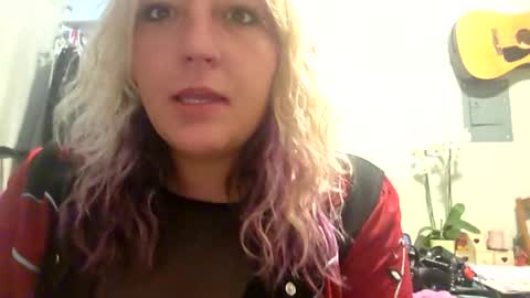 frostbitenfoxxx online show from May 24, 11:55 pm