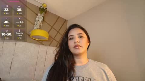 frreeya online show from March 9, 8:13 pm