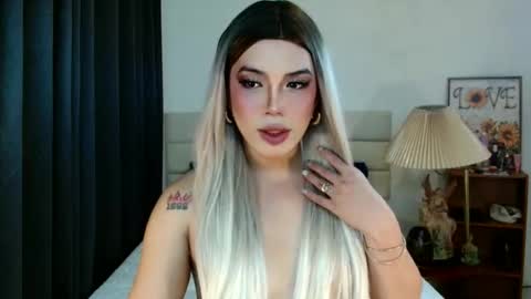 MISS NEILLY online show from October 29, 5:42 am