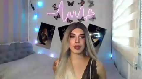 MISS NEILLY online show from August 2, 9:22 am