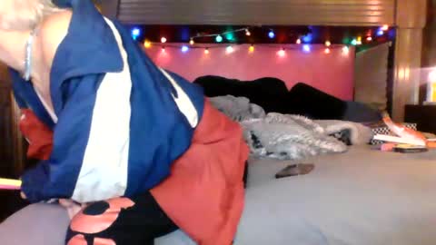 Deeztitties online show from October 31, 8:15 am