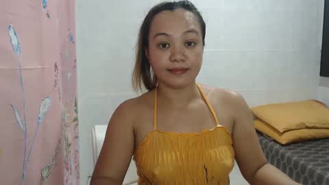 Snapshot of funluvnpinay4u chatting on December 4, 2:14 am MAE online show from December 4, 2:14 am