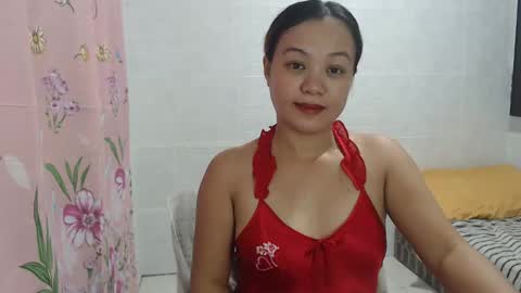 Snapshot of funluvnpinay4u chatting on December 4, 9:45 am MAE online show from December 4, 9:45 am