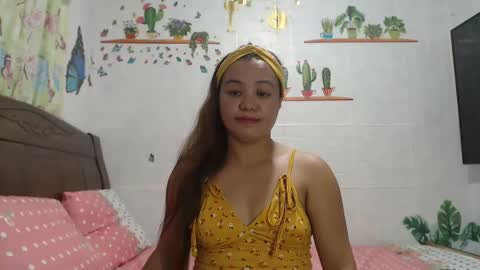 Snapshot of funluvnpinay4u chatting on February 13, 1:19 am MAE online show from February 13, 1:19 am