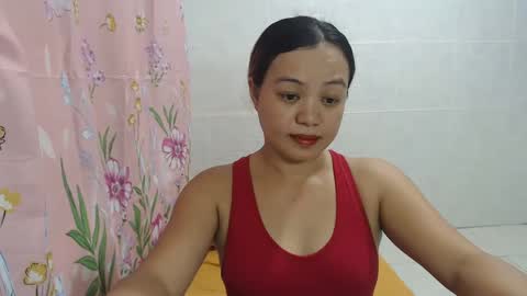 Snapshot of funluvnpinay4u chatting on December 5, 1:42 am MAE online show from December 5, 1:42 am