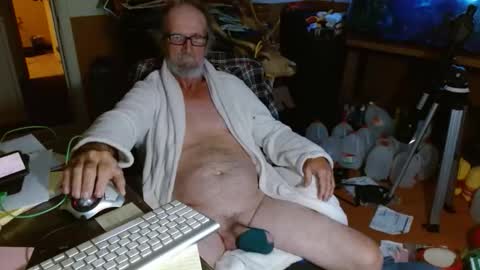 Snapshot of funmike2000 chatting on October 23, 12:34 am mike online show from October 23, 12:34 am