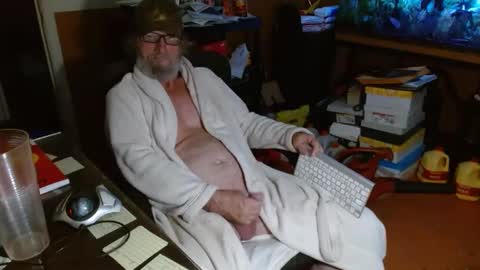 Snapshot of funmike2000 chatting on December 22, 1:00 pm mike online show from December 22, 1:00 pm