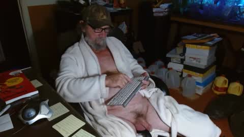 Snapshot of funmike2000 chatting on December 5, 1:53 am mike online show from December 5, 1:53 am