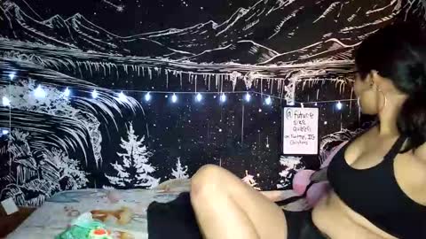 futuresizequeen online show from December 1, 5:05 am