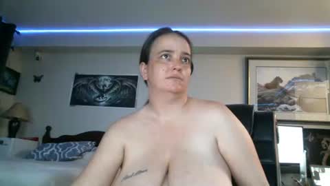 fuzzeychicks38 online show from March 25, 8:43 am