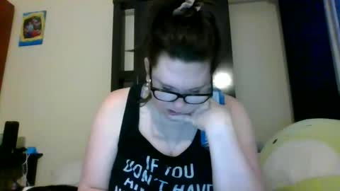 fuzzypeaches87 online show from March 26, 11:21 pm