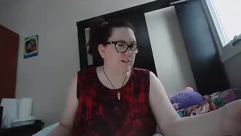 fuzzypeaches87 online show from December 21, 8:15 pm