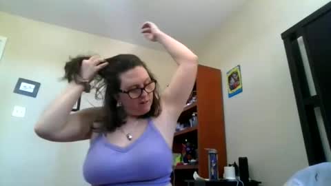 fuzzypeaches87 online show from March 1, 4:55 pm