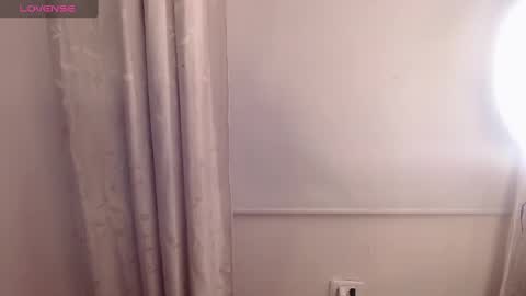 FIRE AND FOX online show from February 19, 5:38 pm