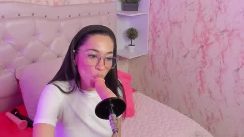 gabbieskinny online show from November 18, 4:10 pm