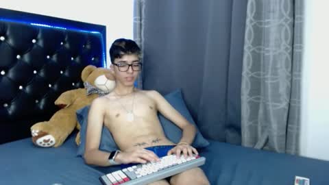 gabriel_x18 online show from February 6, 5:55 am