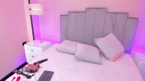   online show from November 6, 12:30 pm