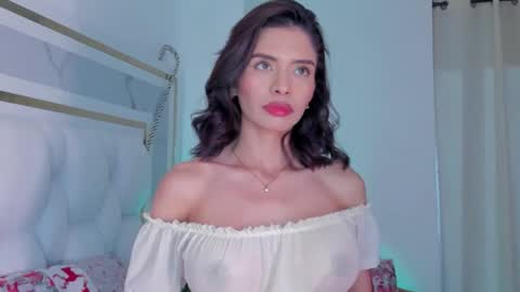 Gabriela Montes online show from December 18, 4:30 am