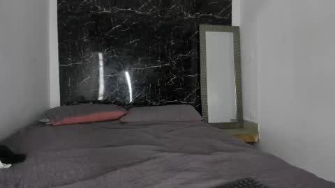 gael_hills online show from May 13, 9:46 pm