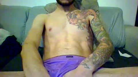 garyreal1990 online show from December 18, 4:35 pm