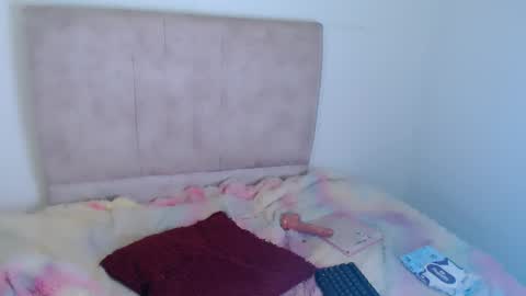 gatita13333321 online show from January 8, 2:50 am