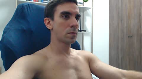 Snapshot of gatosarado23 chatting on January 4, 4:23 am gatosarado23 online show from January 4, 4:23 am