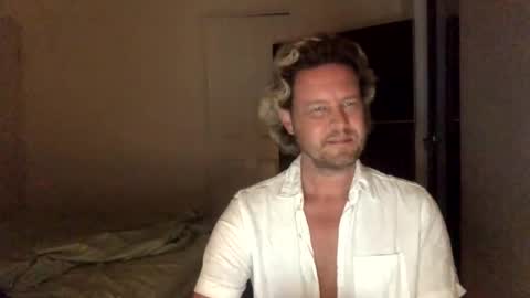 gcsurfer81 online show from December 4, 9:12 am