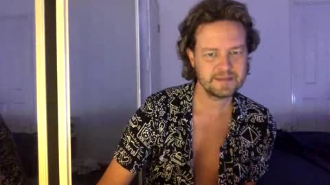 gcsurfer81 online show from April 3, 6:31 am