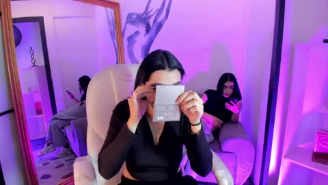 gemmabrown_ online show from April 9, 12:44 pm