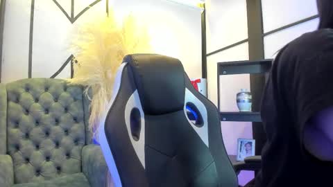 gemmabrown_ online show from February 19, 12:26 pm