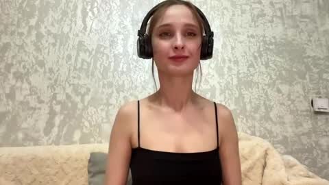 Riana online show from April 7, 2:08 pm