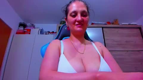 genifersweet online show from June 9, 9:31 am