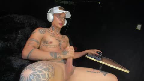 independent model online show from February 9, 8:44 pm