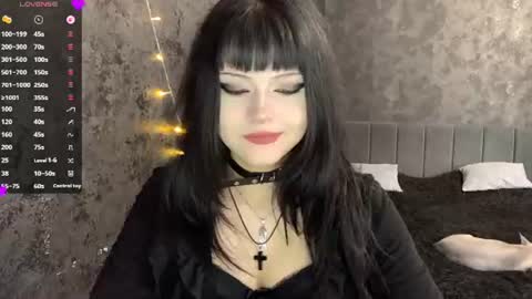 EmelyWoodes online show from June 22, 8:11 am