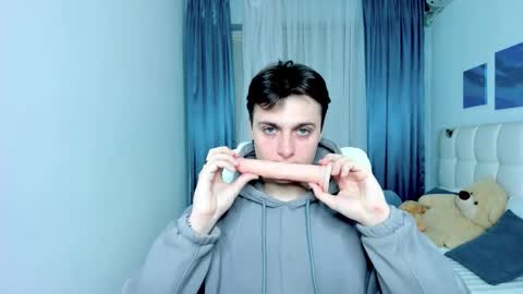 Alex online show from December 2, 10:57 am