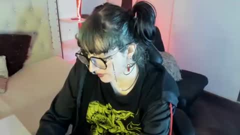 Allison  online show from February 8, 4:14 pm