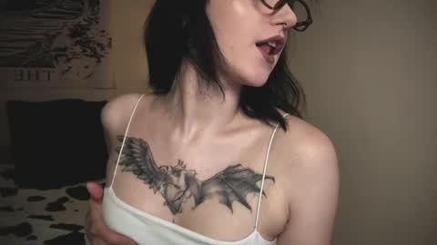 its bella online show from April 3, 4:58 pm