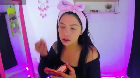 giaaaa   online show from December 1, 12:41 am