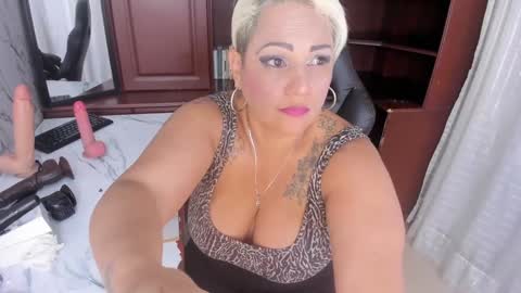  online show from December 7, 5:15 pm