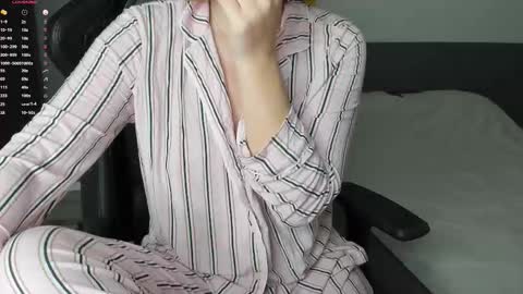 gigihadd online show from September 28, 6:06 pm