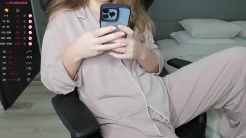 gigihadd online show from January 20, 4:12 pm