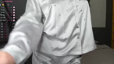 gigihadd online show from February 24, 1:21 pm