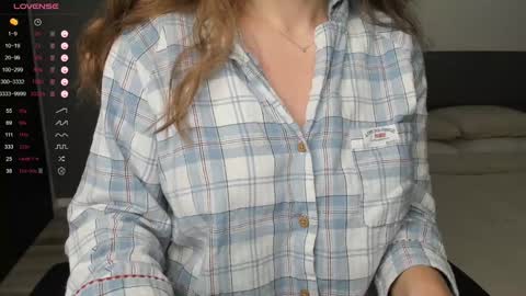 gigihadd online show from December 22, 5:42 pm