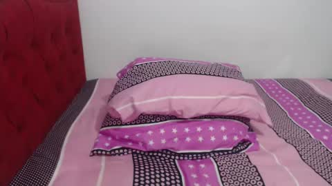 Snapshot of gimena_ass chatting on December 2, 7:11 pm Gimena online show from December 2, 7:11 pm