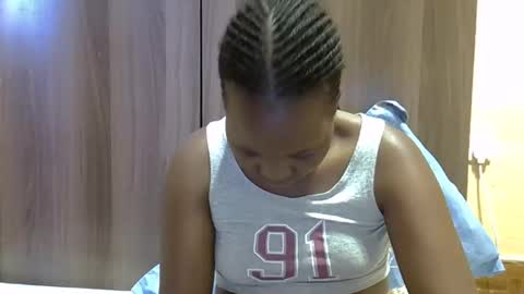 Adiliah online show from October 25, 5:41 am