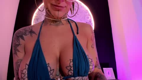 Ginebra online show from February 13, 6:05 pm